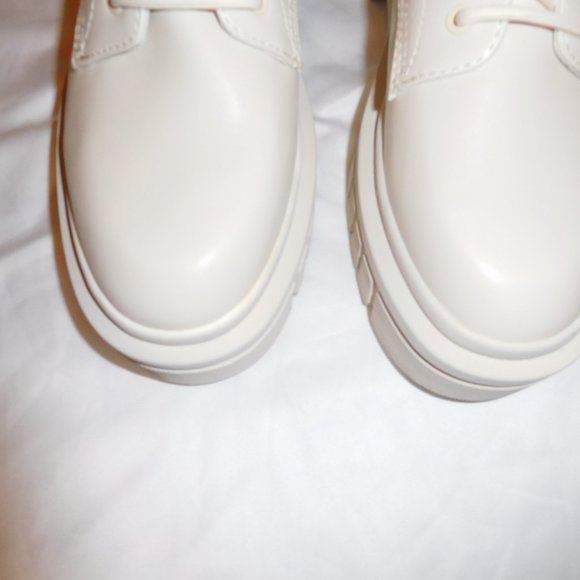 GUESS Gwforina Ivory Chunky Combat Boots--Size 10 NWT - Picture 5 of 9